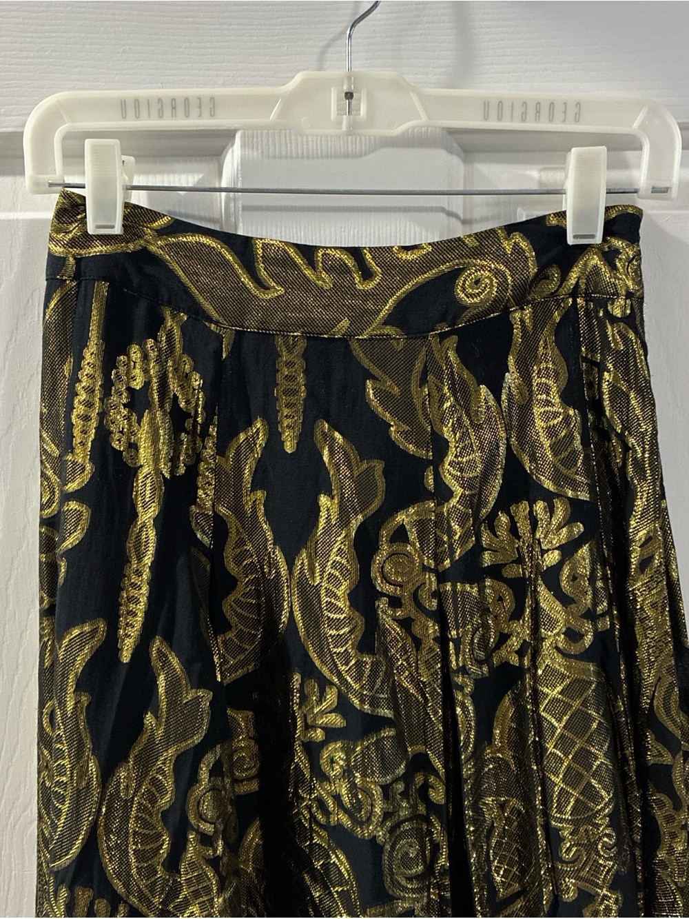 Gorgeous black & gold metallic skirt - Picture 2 of 5